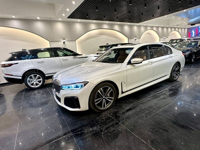 Second-hand 2022 BMW 7 Series 740Li M Sport for sale in New Delhi-24