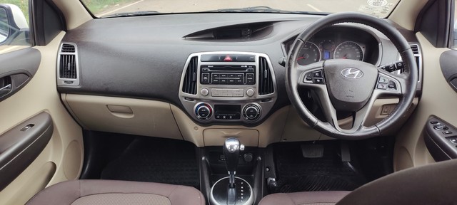 Hyundai i20 new Sportz AT 1.4 Second-hand 2013 Hyundai i20 new Sportz AT 1.4 for sale in Bangalore-6
