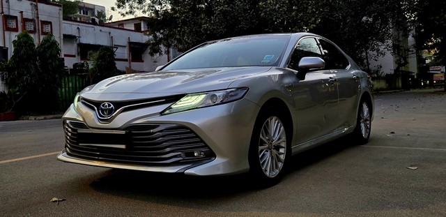 Second-hand 2020 Toyota Camry Hybrid 2.5 for sale in New Delhi-3