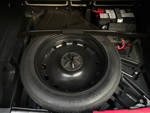 Second-hand 2023 Mercedes-Benz GLC 220d 4MATIC for sale in Mumbai-17