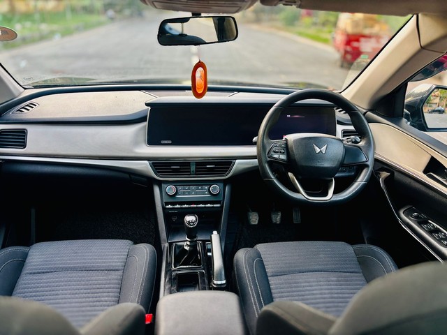 Second-hand 2022 Mahindra XUV700 AX5 BSVI for sale in New Delhi-4