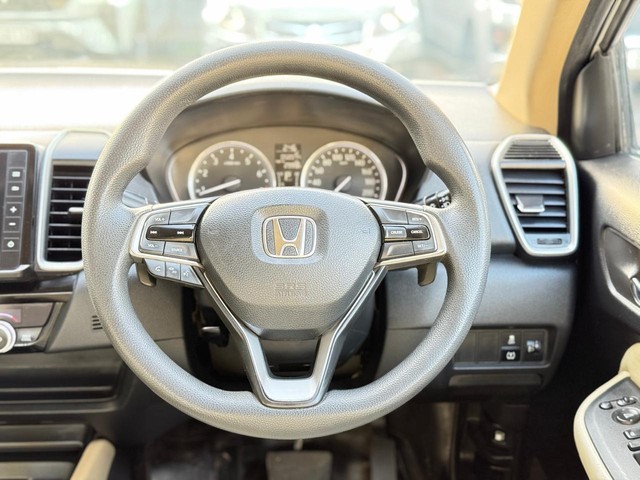 Second-hand 2021 Honda City V CVT for sale in Surat-16
