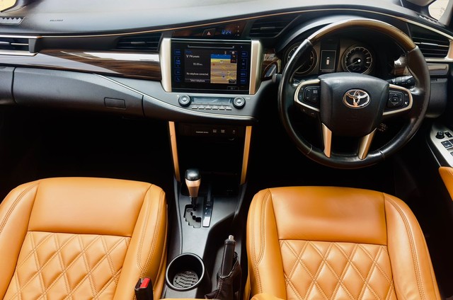 Second-hand 2016 Toyota Innova Crysta 2.8 ZX AT BSIV for sale in Bangalore-12