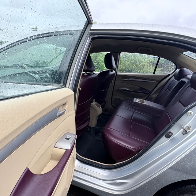 Second-hand 2011 Honda City V MT for sale in Pune-10