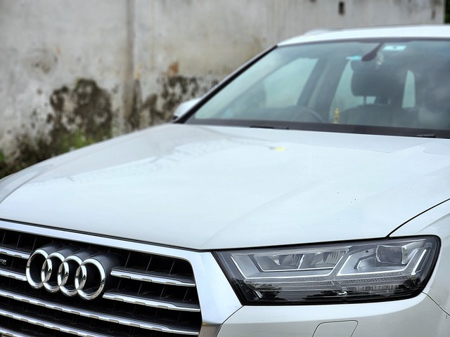 Second-hand 2017 Audi Q7 45 TDI Quattro Premium Plus for sale in New Delhi-29