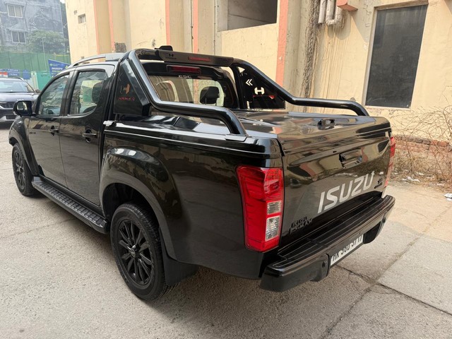 Second-hand 2022 Isuzu V-Cross 4x4 Z Prestige AT BSVI for sale in New Delhi-6