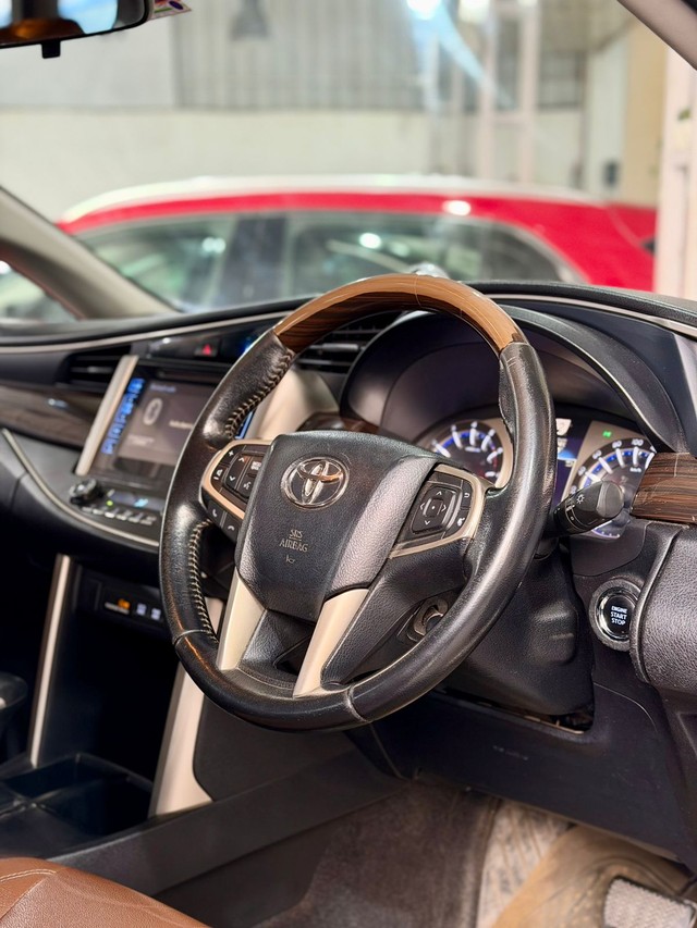 Second-hand 2016 Toyota Innova Crysta 2.7 ZX AT BSIV for sale in Hyderabad-10