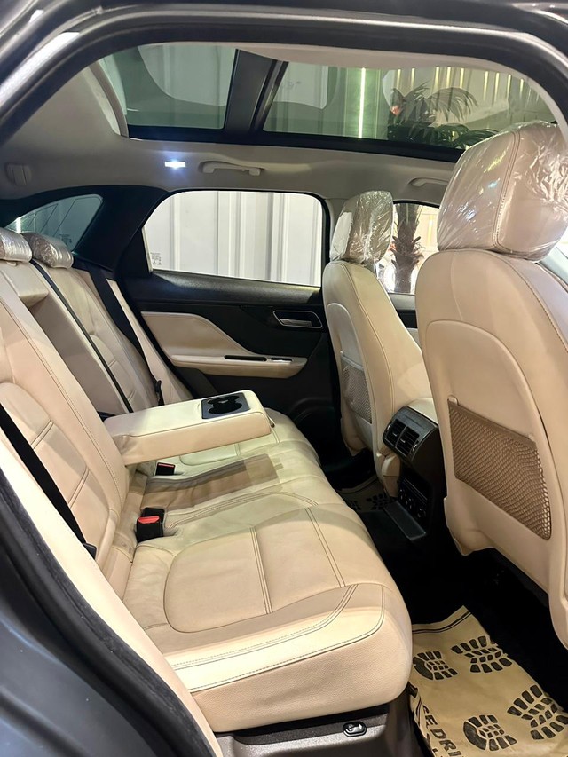 Second-hand 2017 Jaguar F-Pace Prestige 2.0 AWD for sale in New Delhi-20