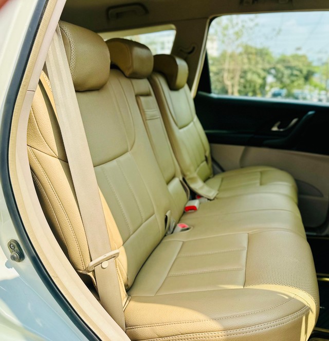 Second-hand 2016 Mahindra XUV500 R W10 FWD for sale in Pune-10