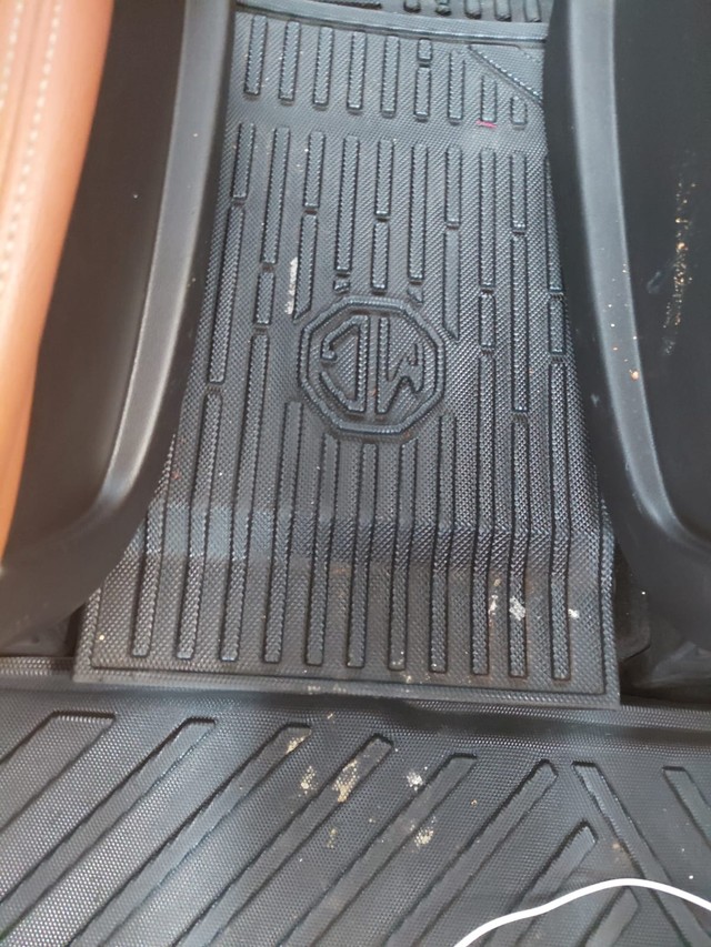 Second-hand 2021 MG Hector Plus Sharp Diesel MT for sale in New Delhi-4