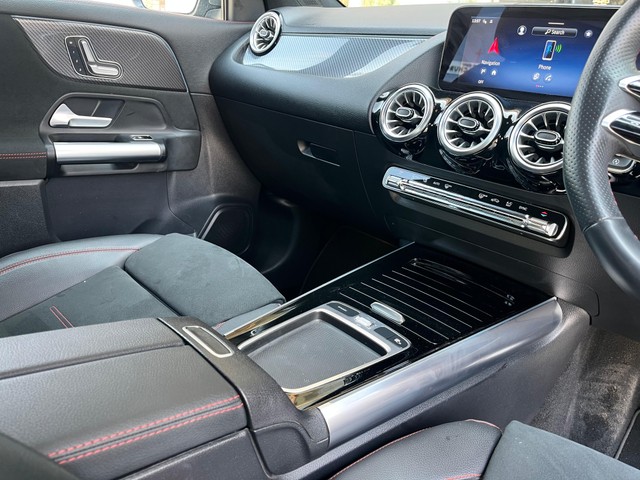 Mercedes-Benz GLA 220d 4MATIC AMG Line Second-hand 2024 Mercedes-Benz GLA 220d 4MATIC AMG Line for sale in Bangalore-8