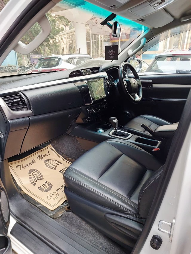 Second-hand 2023 Toyota Hilux High AT for sale in New Delhi-7