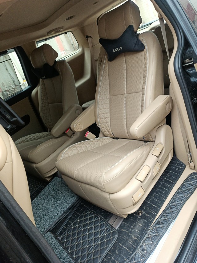 Second-hand 2023 Kia Carnival Limousine Plus for sale in New Delhi-8