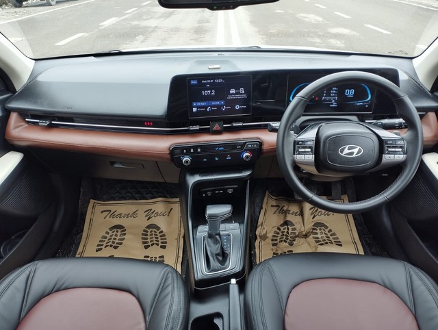 Second-hand 2023 Hyundai Verna SX IVT for sale in New Delhi-16