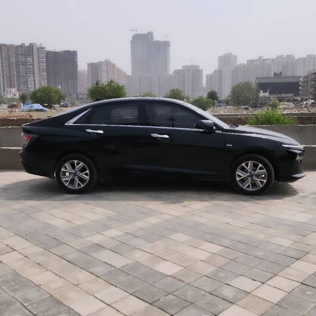 https://images10.gaadi.com/usedcar_image/AP3A.240905.015.A2/original/b85ca53a-b016-4701-9b62-ffb739b85d69.jpg?imwidth=6401
