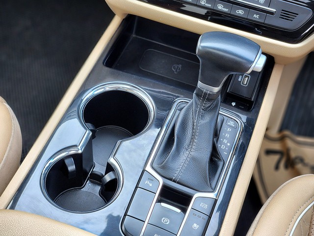 Second-hand 2022 Kia Carnival Limousine Plus for sale in New Delhi-14