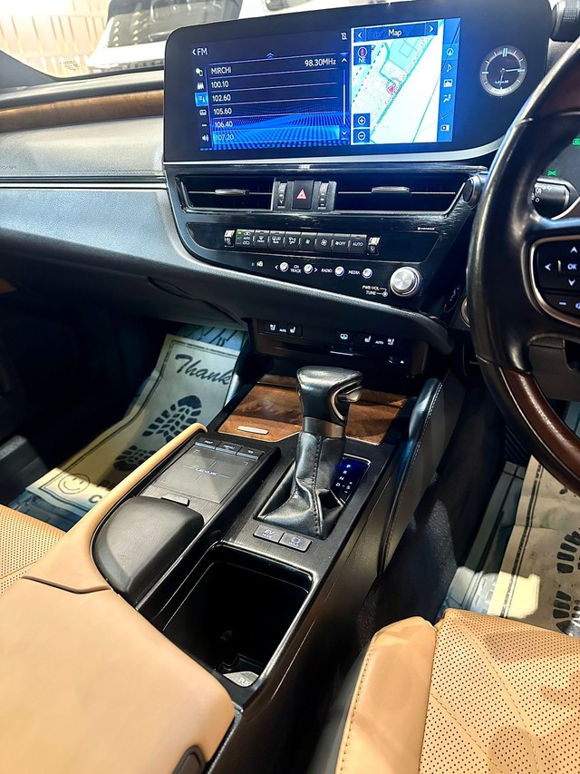 Second-hand 2022 Lexus ES 300h Exquisite for sale in New Delhi-9