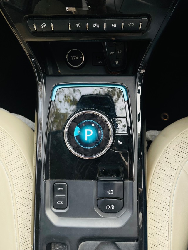 Second-hand 2023 Tata Nexon EV XZ Plus LUX for sale in Mumbai-16