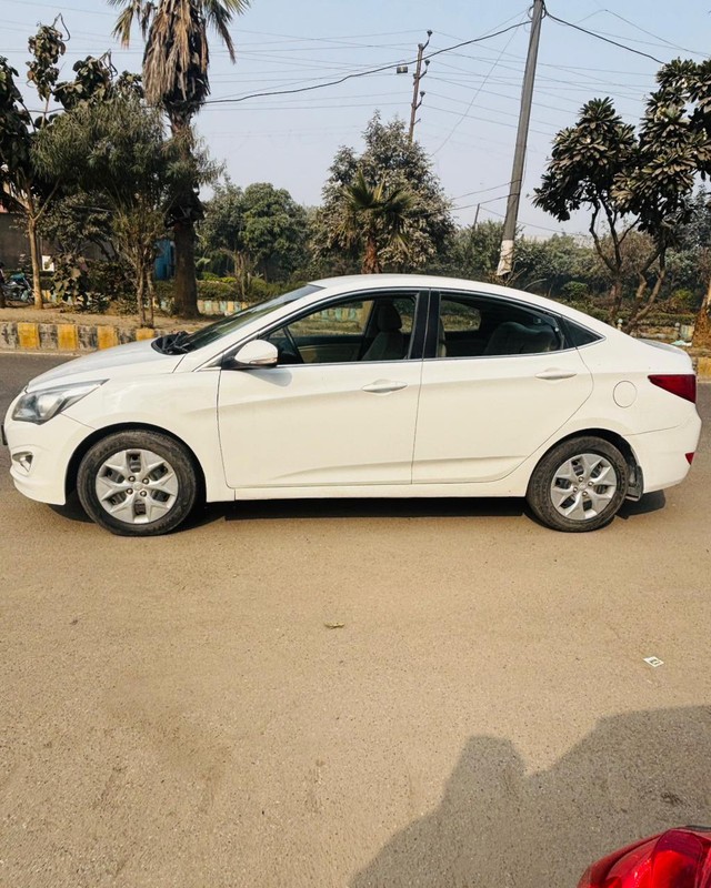 Second-hand 2016 Hyundai Verna 1.4 VTVT for sale in Noida-3
