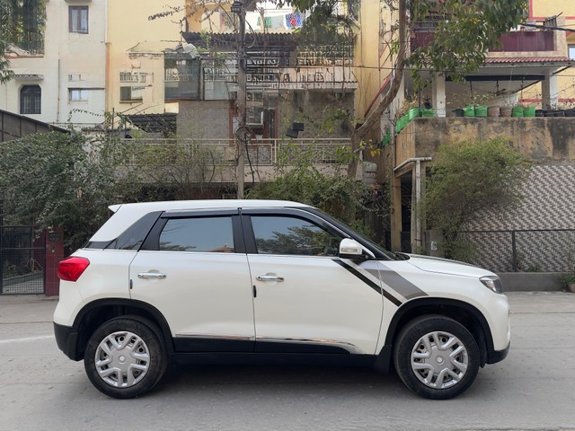 Second-hand 2021 Maruti Vitara Brezza LXI for sale in New Delhi-1