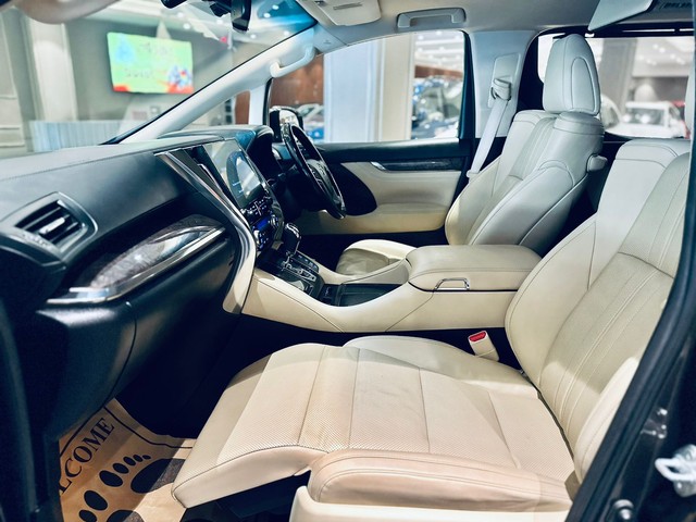 Second-hand 2021 Toyota Vellfire Executive Lounge BSVI for sale in New Delhi-5