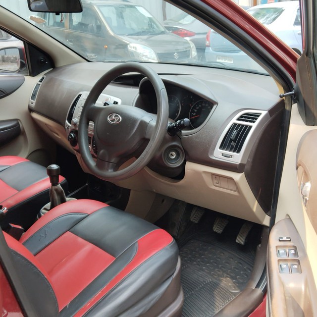 Second-hand 2011 Hyundai i20 1.2 Magna for sale in Mira Road-11