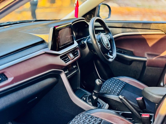 Second-hand 2024 Maruti Suzuki Brezza Zxi for sale in New Delhi-9