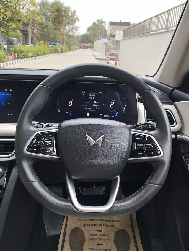 Second-hand 2024 Mahindra XUV700 AX7 7Str AT for sale in New Delhi-14