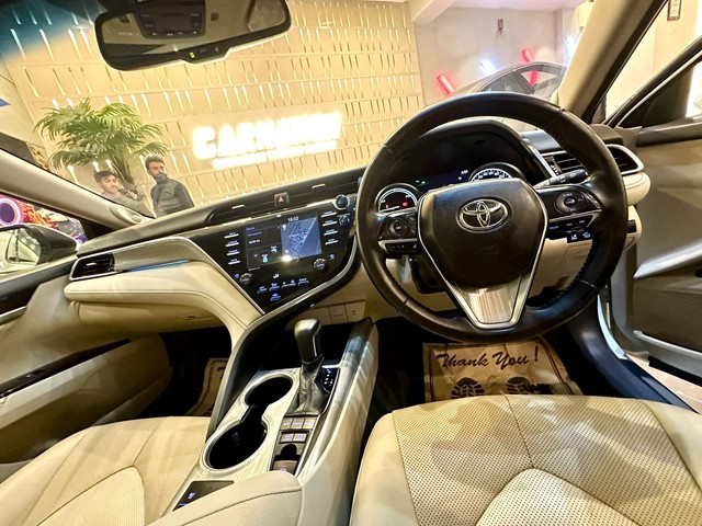 Second-hand 2021 Toyota Camry Hybrid 2.5 for sale in New Delhi-10