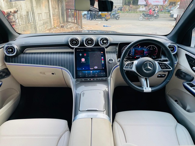 Second-hand 2023 Mercedes-Benz GLC 220d 4MATIC for sale in Mumbai-19