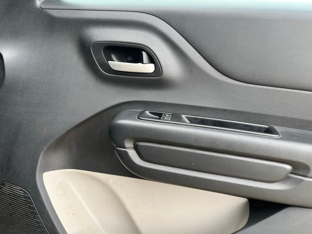 Second-hand 2022 Citroen C3 Feel BSVI for sale in Bangalore-9