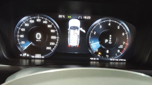 Second-hand 2022 Volvo XC90 B6 Inscription 7STR for sale in New Delhi-6