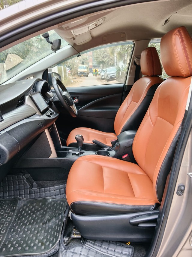 Second-hand 2017 Toyota Innova Crysta 2.8 GX AT BSIV for sale in Gurgaon-10