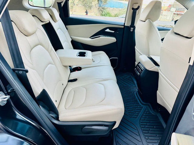 Second-hand 2023 MG Hector Sharp CVT for sale in Bangalore-12