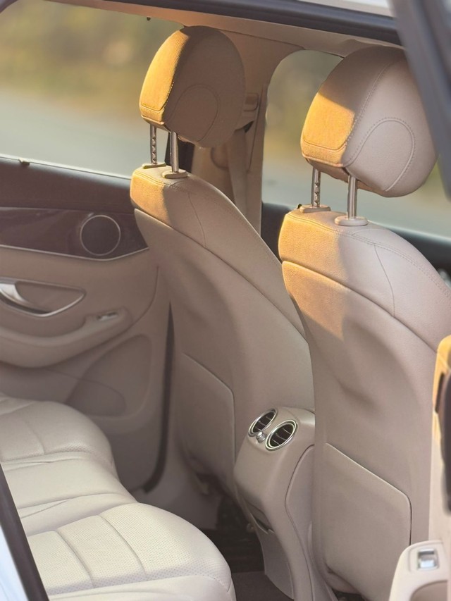 Mercedes-Benz GLC 220d 4MATIC Style Second-hand 2017 Mercedes-Benz GLC 220d 4MATIC Style for sale in Surat-11