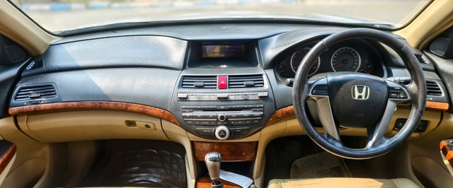 Second-hand 2013 Honda New Accord 2.4 M/T for sale in Kolkata-7