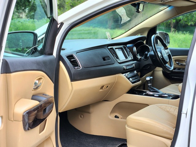 Second-hand 2022 Kia Carnival Limousine Plus for sale in New Delhi-5