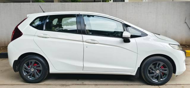https://images10.gaadi.com/usedcar_image/AP3A.240905.015.A2/original/cc2c86ad-2155-4218-ba89-e7a1ebe2f0de.jpg?imwidth=6401