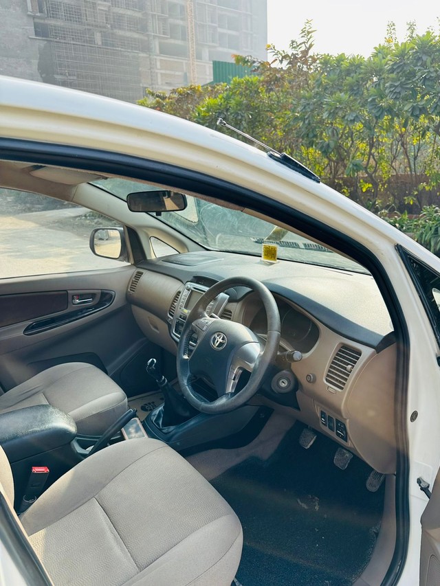 Second-hand 2015 Toyota Innova 2.5 G (Diesel) 7 Seater BS IV for sale in New Delhi-6