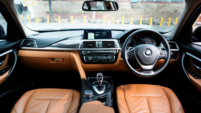 Second-hand 2018 BMW 3 Series 320d for sale in New Delhi-12