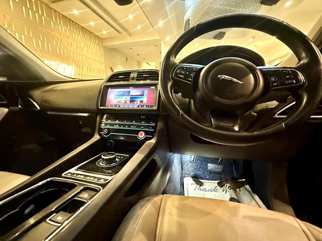 Second-hand 2017 Jaguar F-Pace Prestige 2.0 AWD for sale in New Delhi-21