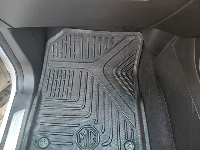 Second-hand 2021 MG Hector Plus Sharp Diesel MT for sale in New Delhi-3