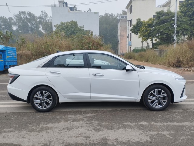 Second-hand 2023 Hyundai Verna SX IVT for sale in New Delhi-1