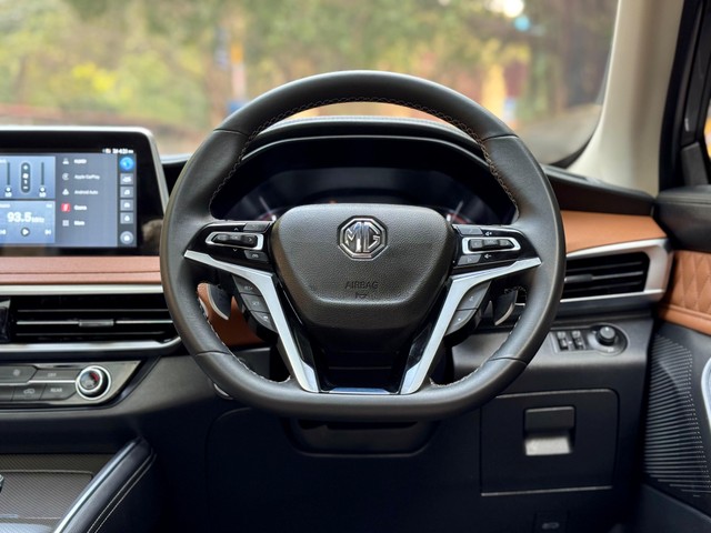 Second-hand 2023 MG Gloster Savvy 4x4 6Str for sale in New Delhi-16