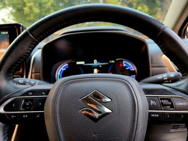 Second-hand 2024 Maruti Invicto Zeta Plus 7Str for sale in New Delhi-38