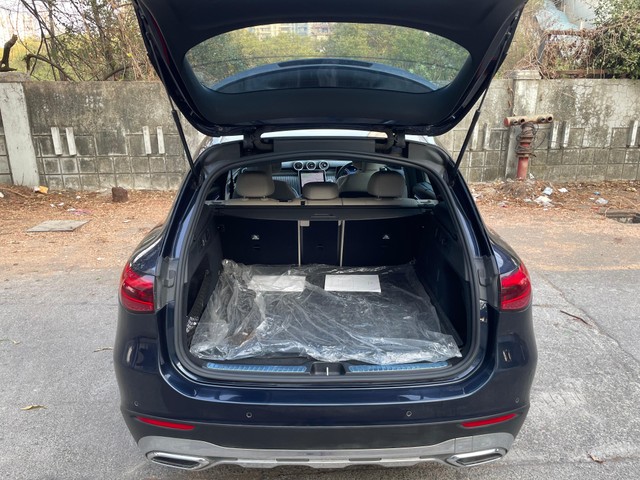 Second-hand 2023 Mercedes-Benz GLC 220d 4MATIC for sale in Mumbai-16