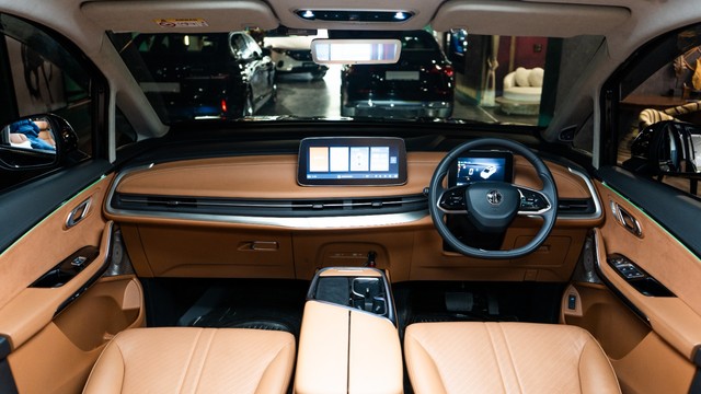 Second-hand 2025 MG M9 Presidential Limo for sale in New Delhi-11