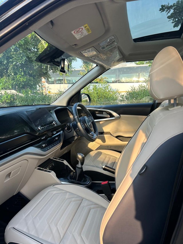 Second-hand 2024 Kia Carens Luxury Plus Diesel for sale in New Delhi-12