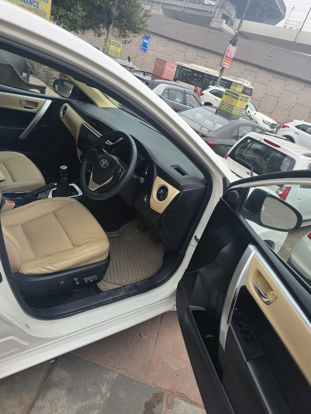 Second-hand 2018 Toyota Corolla Altis 1.8 GL for sale in New Delhi-12