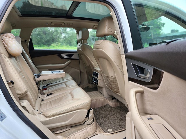 Second-hand 2017 Audi Q7 45 TDI Quattro Premium Plus for sale in New Delhi-15